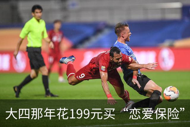 大四那年花199元买“恋爱保险”当520礼物，六年后领证拿到10000元，他们兑换了满墙万朵玫瑰！